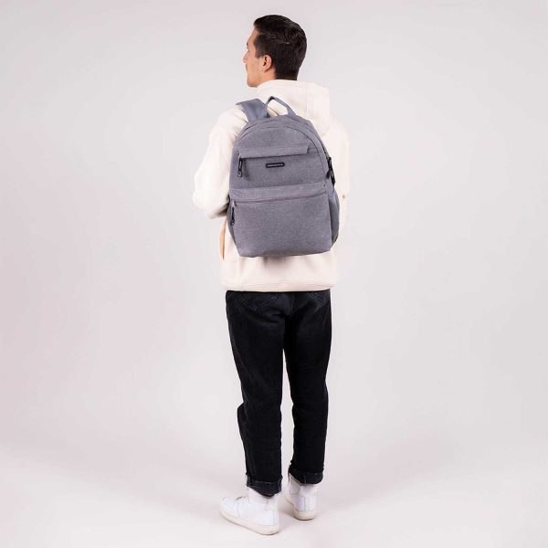 08 Mochila profesional Chenson Pro gris con amplia capacidad para laptop