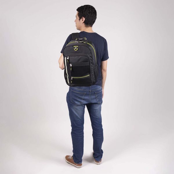 Mochila escolar Chenson Clásico negra con diseño funcional y amplio espacio