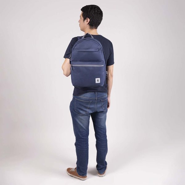 Mochila escolar juvenil 1818 by Chenson azul marino con doble bolsillo