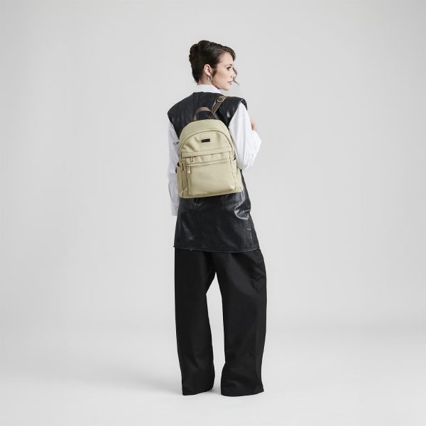 Mochila para mujer Madison by Chenson Camel con estilo y funcionalidad